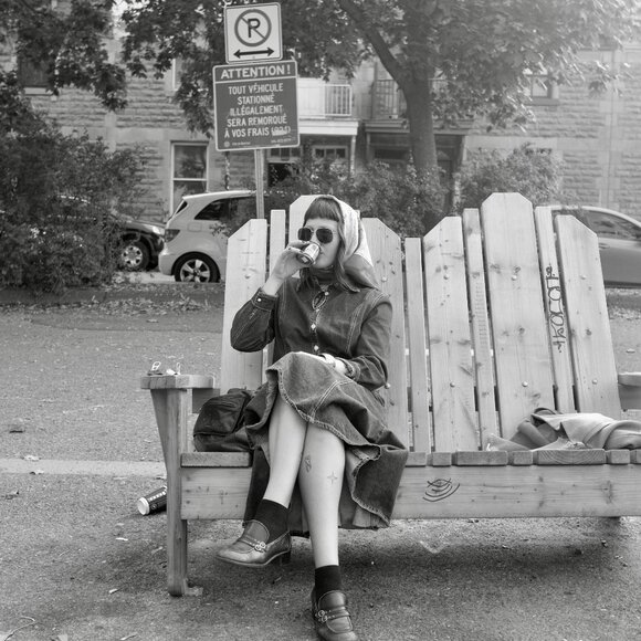 Meet your Posher, Éloïse - Picture 1 of 1